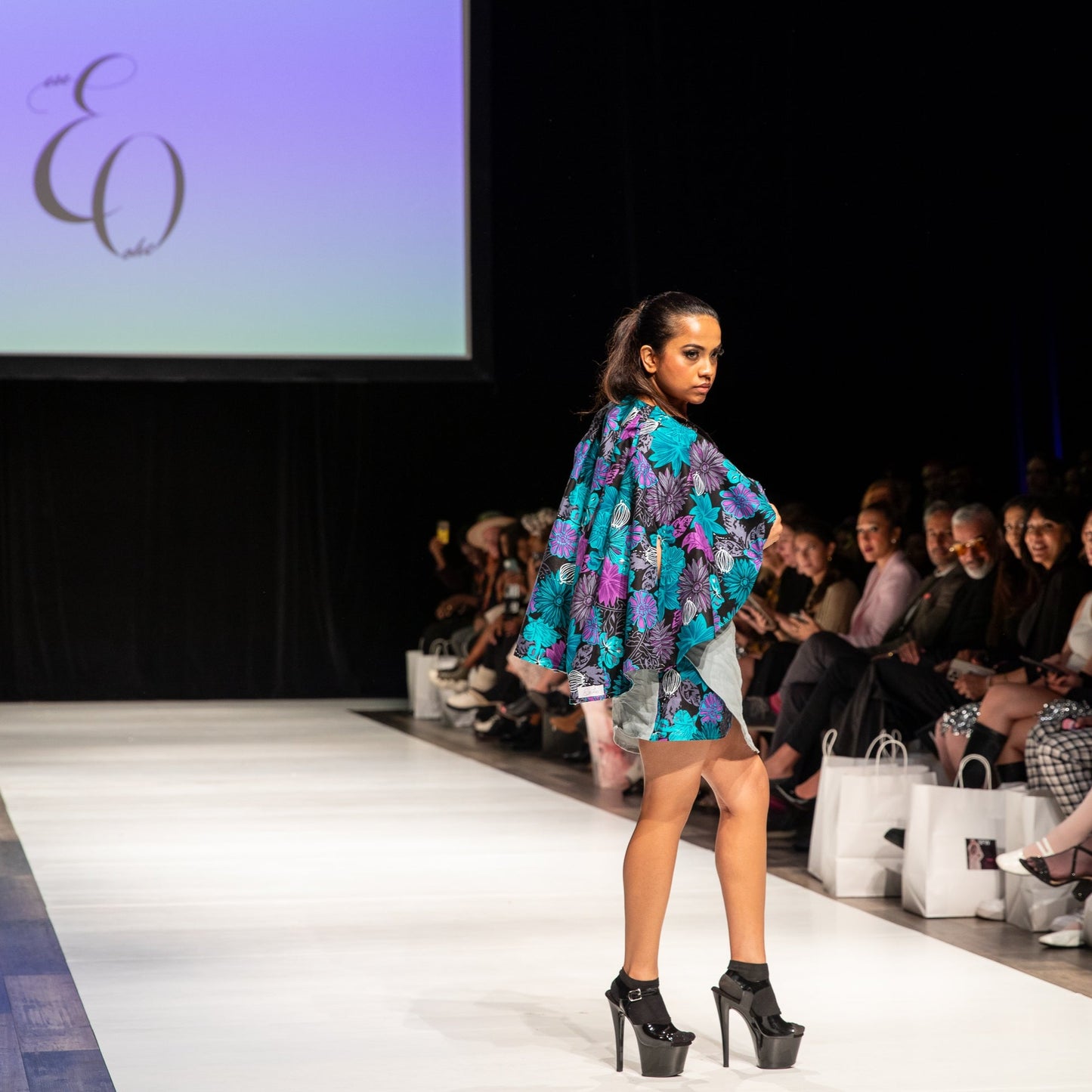 Working girl: cape jacket (black&blue)